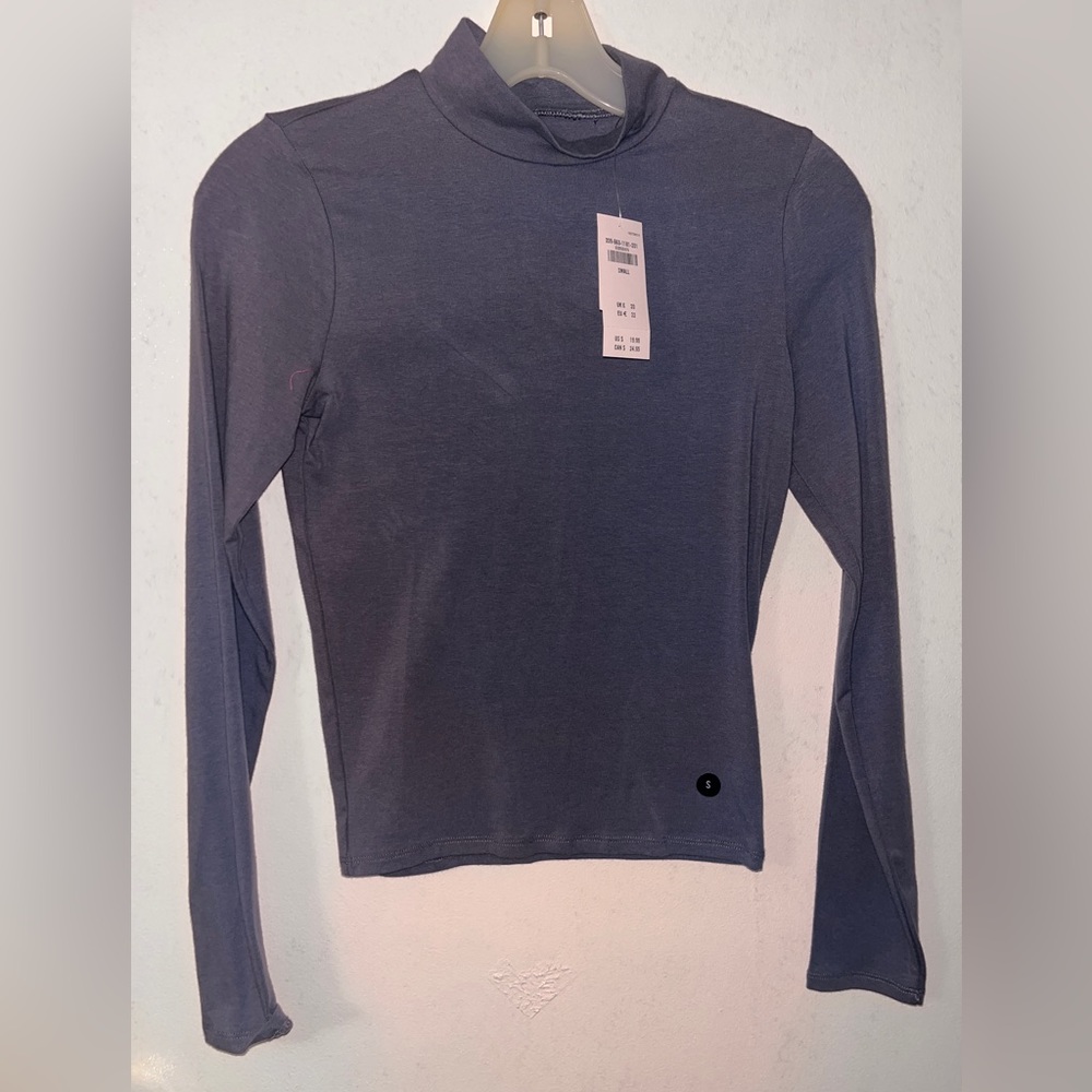 Hollister, Dark blue long sleeve mock neck, Length:comes to waist t-shirt